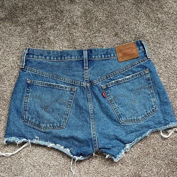 LEVIS  short 501 size W30 - Picture 2 of 10